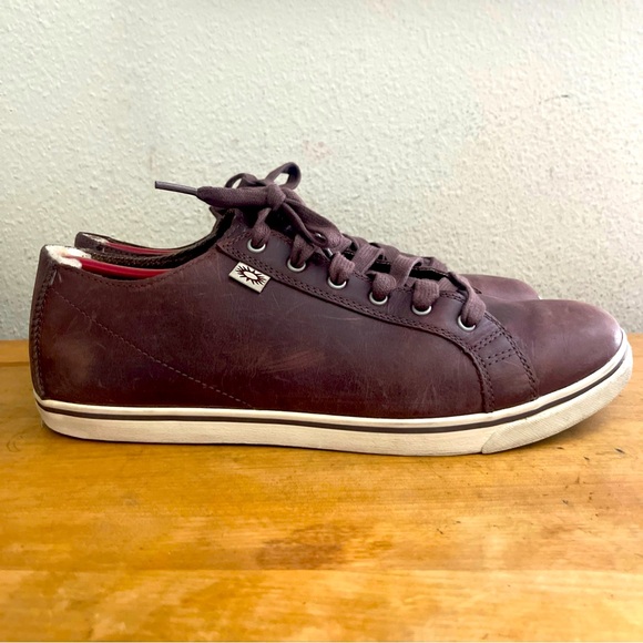 UGG Other - UGG Australia Mens Vanowen Sneaker Shoes Brown Leahter Lace Up Low Top Size: 12